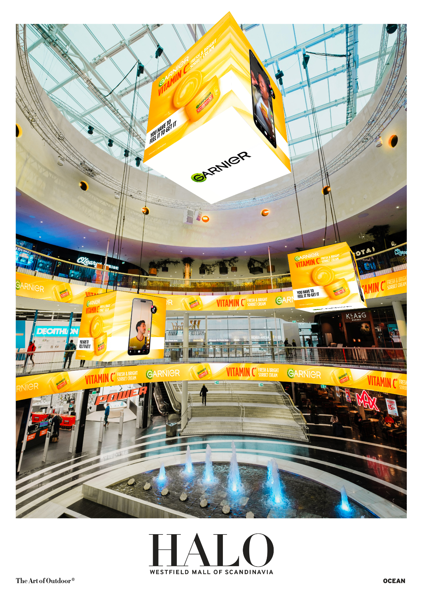 Campagne Halo pour Garnier Vitamine C déployée sur écran spectacular DOOH au Westfield Mall of Scandinavia.